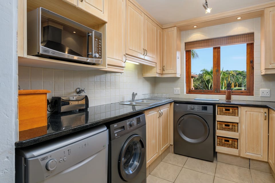 Standard Room, 3 Bedrooms | Private kitchen | Full-size fridge, microwave, oven, electric kettle