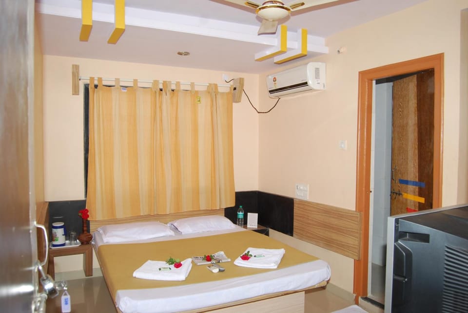 Soundproofing, rollaway beds, bed sheets