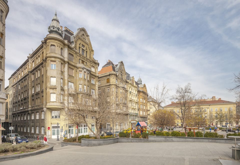 PEDESTRIAN AREA 
