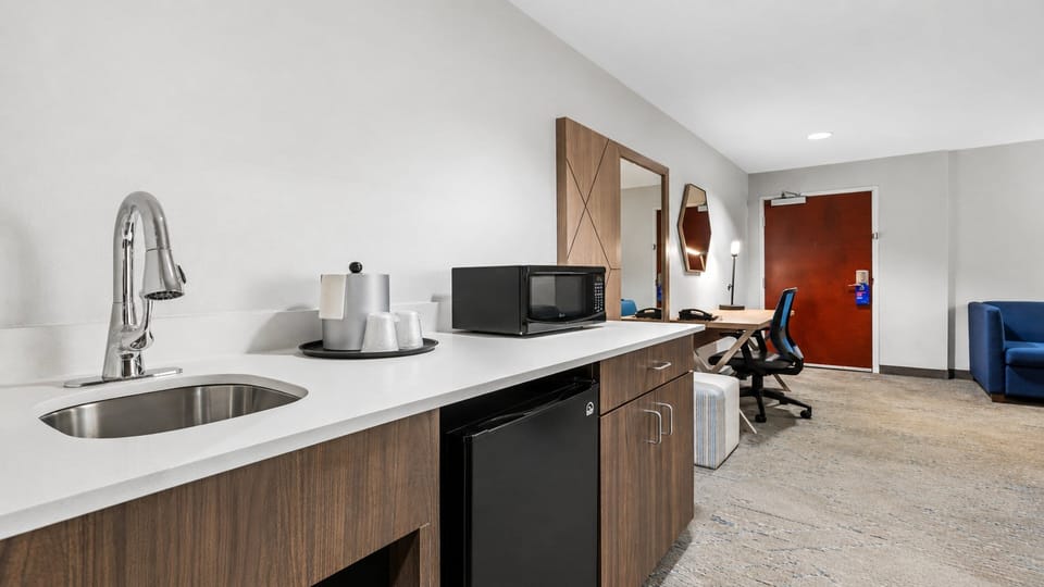Desk, blackout drapes, iron/ironing board, free WiFi