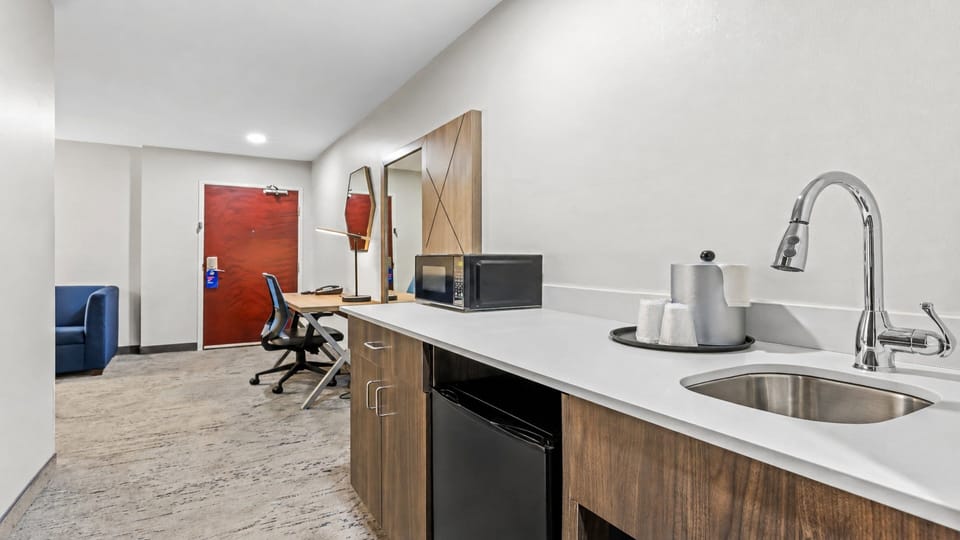 Desk, blackout drapes, iron/ironing board, free WiFi