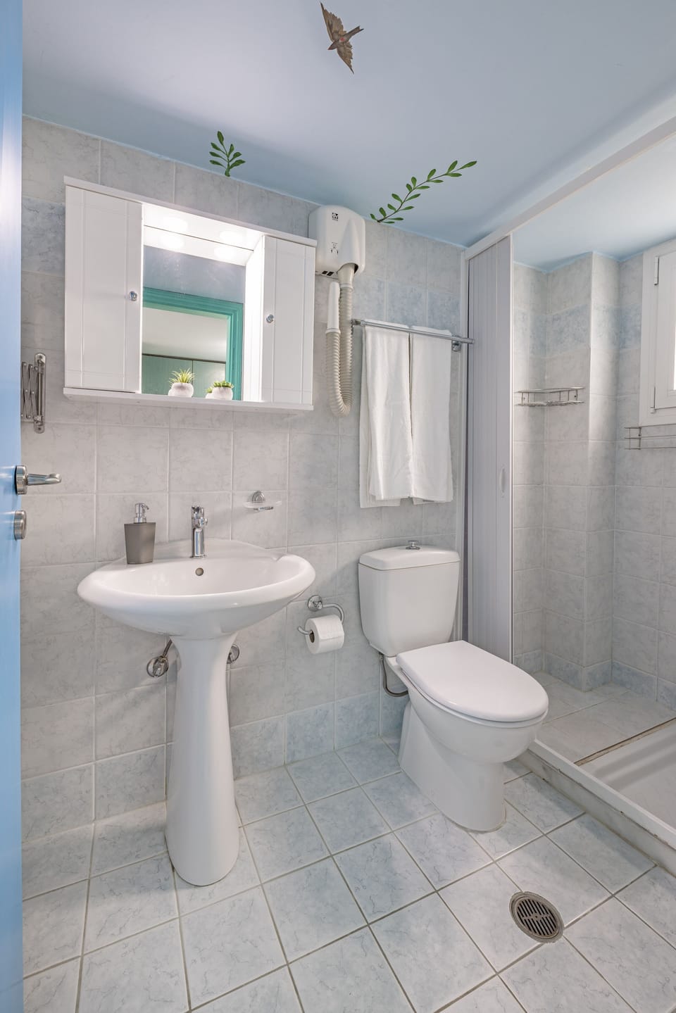 Superior Apartment, Sea View, Ground Floor | Bathroom | Shower, hair dryer, towels