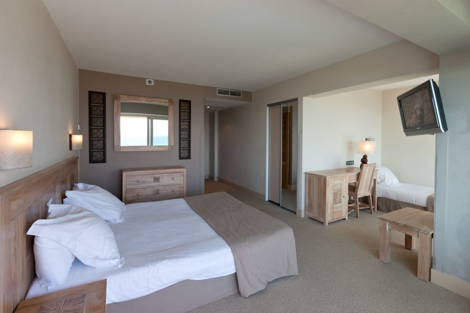 Triple Room, Sea View | In-room safe, desk, soundproofing, iron/ironing board