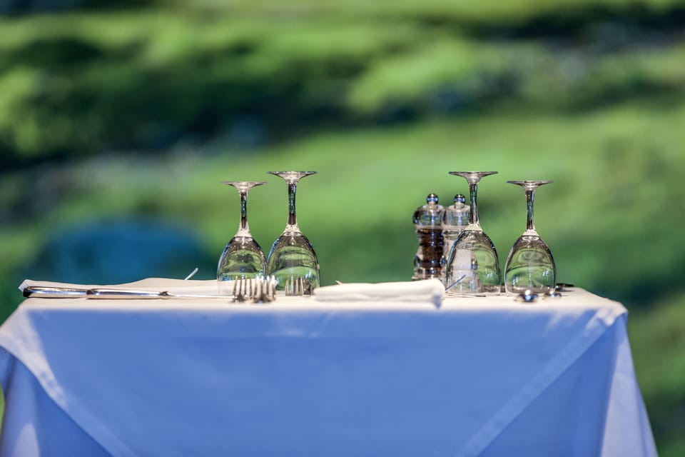 Breakfast, lunch, dinner served; Regional cuisine 