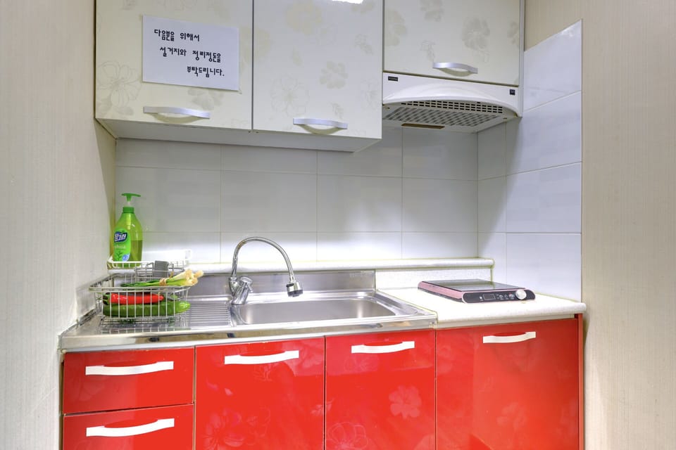 Standard Room | Private kitchenette | Fridge, microwave, stovetop, electric kettle
