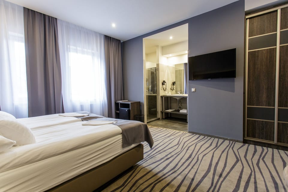 Superior Room | Premium bedding, pillowtop beds, minibar, in-room safe