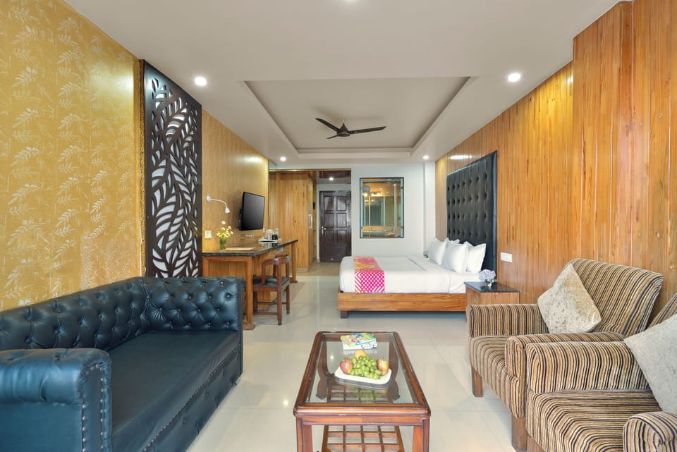 Premium Room | 1 bedroom, premium bedding, in-room safe, desk