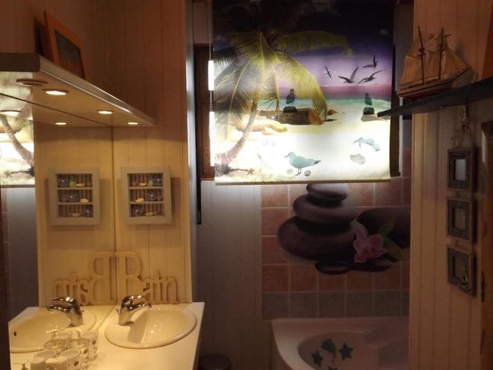 Triple Room | Bathroom sink