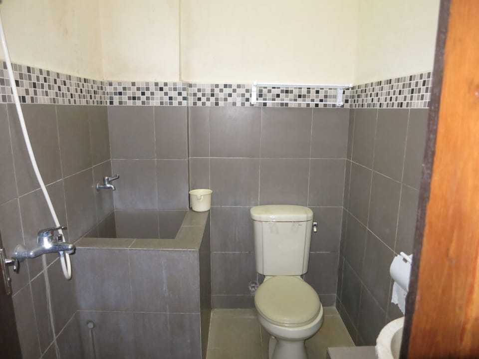 Basic Triple Room | Bathroom | Shower, towels, soap, shampoo