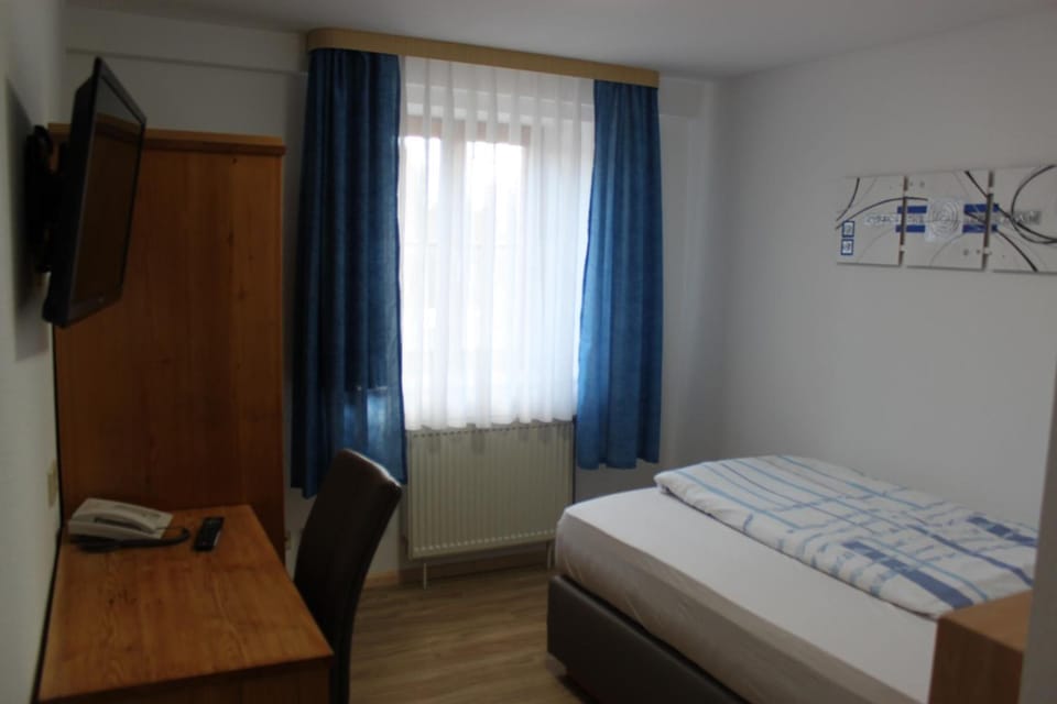 Desk, cribs/infant beds, rollaway beds, free WiFi