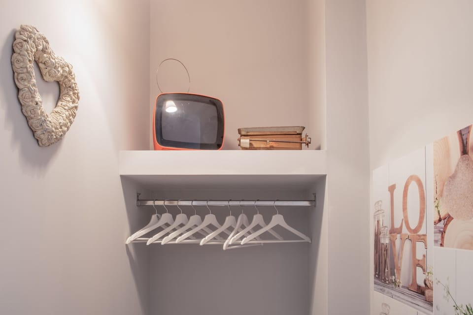 Suite | In-room safe, soundproofing, iron/ironing board, free WiFi