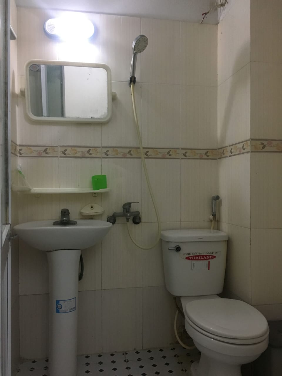 Economy Double Room, 1 Double Bed, Non Smoking | Bathroom amenities | Shower