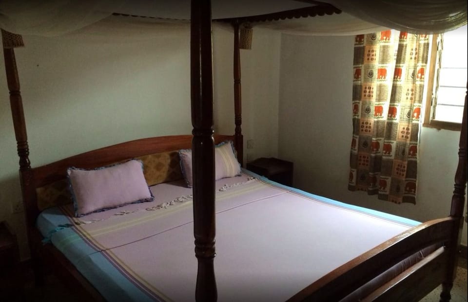 Cottage, 2 Double Beds, Non Smoking | 2 bedrooms, bed sheets