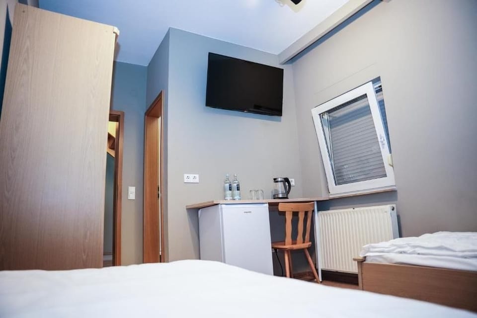 Down comforters, WiFi (free), bed sheets