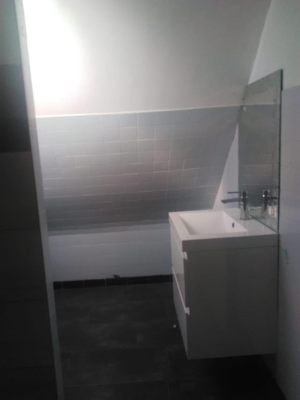 Classic Double Room, 4 Bedrooms, Shared Bathroom | Bathroom sink