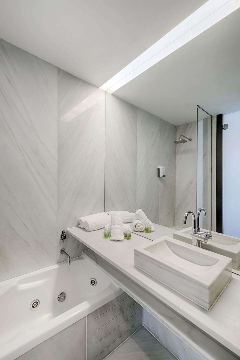 Deep soaking tub, free toiletries, hair dryer, bidet