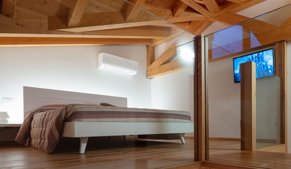 Family Room | Desk, blackout drapes, soundproofing, free cribs/infant beds