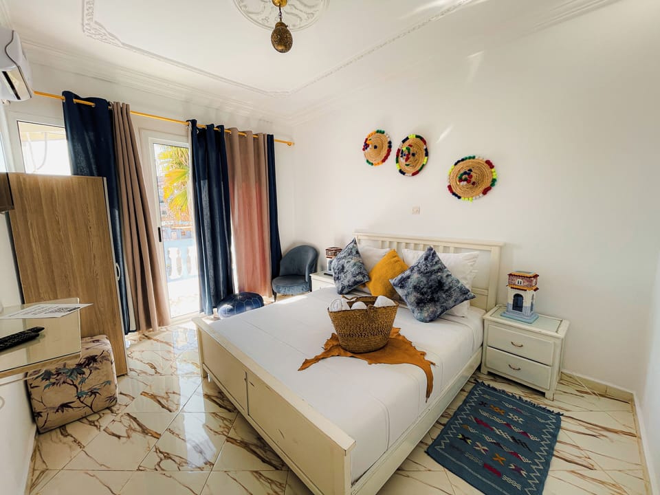Family Suite, Multiple Beds, Non Smoking | Desk, free WiFi, bed sheets