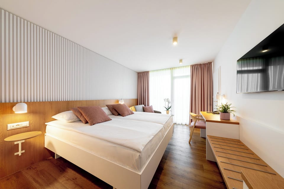Deluxe Double or Twin Room | Minibar, in-room safe