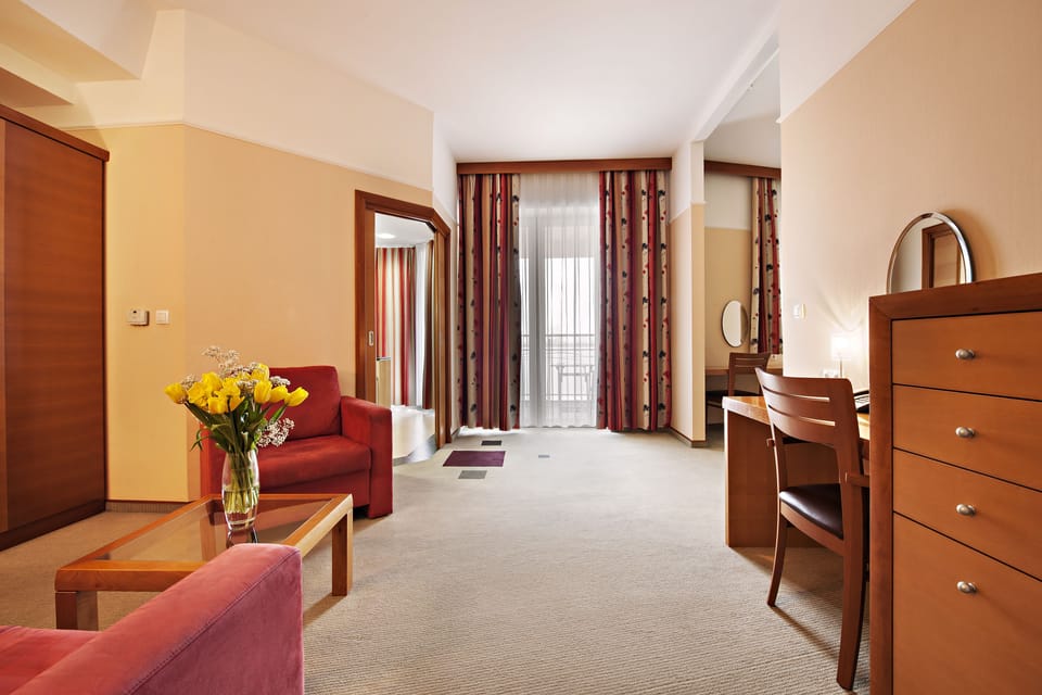 Suite, Balcony | Living area | LCD TV