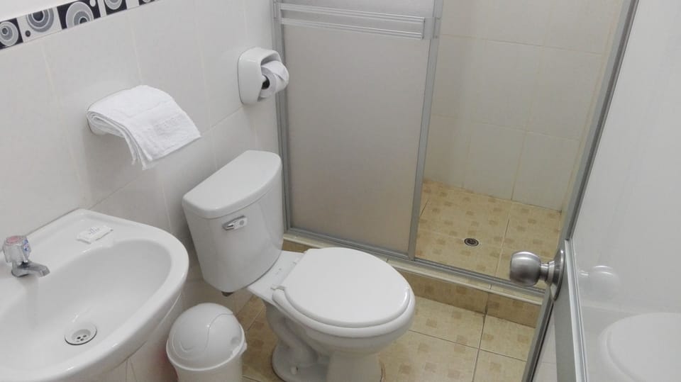 Twin Room, Ensuite, City View | Bathroom | Shower, hydromassage showerhead, free toiletries