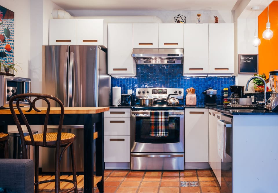 Premier House, 2 Bedrooms, Kitchen | Private kitchen | Full-size fridge, microwave, oven, stovetop