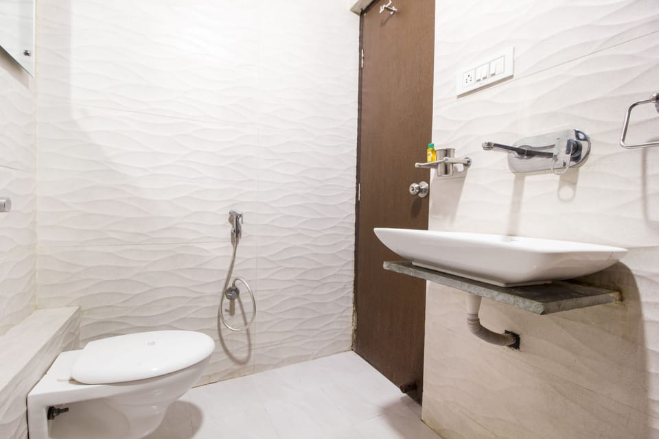 Shower, towels