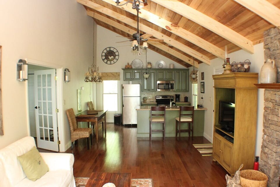 Stoneridge Cottage II Great room with view of kitchen area.