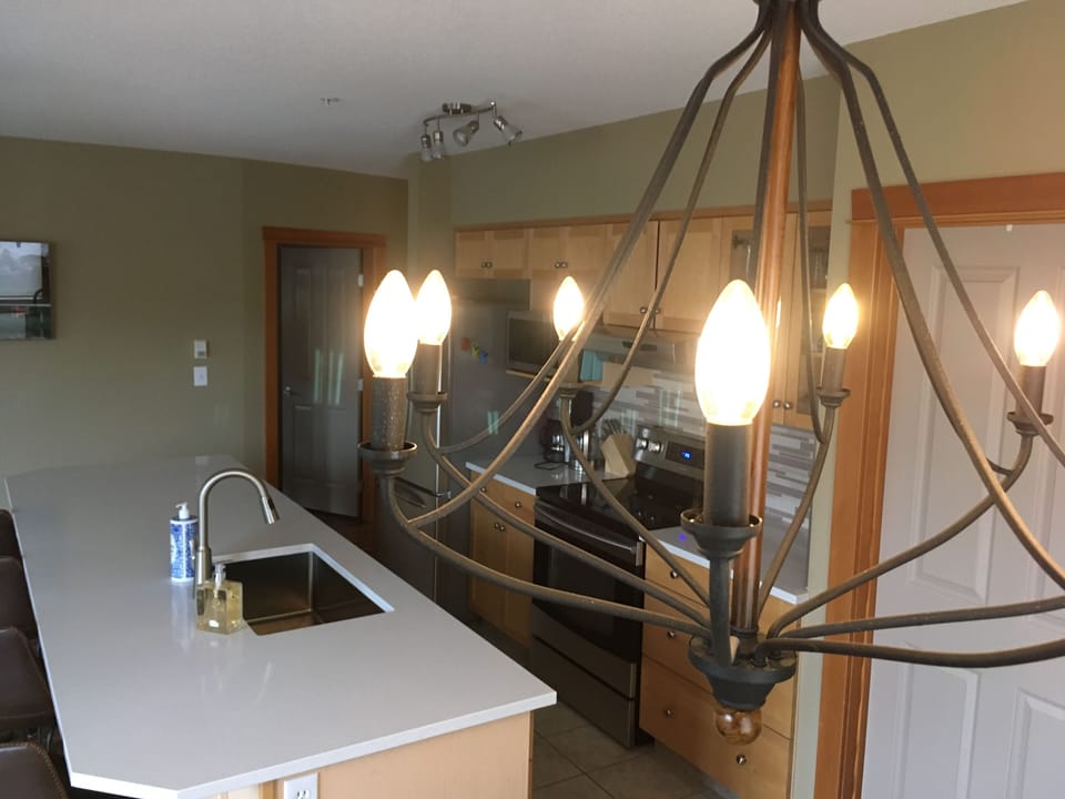 Open floor plan , seating 4 at the counter.