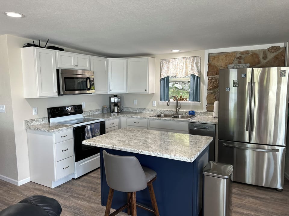 Remolded kitchen with lots of space!