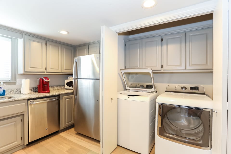 Kitchen/Laundry Area