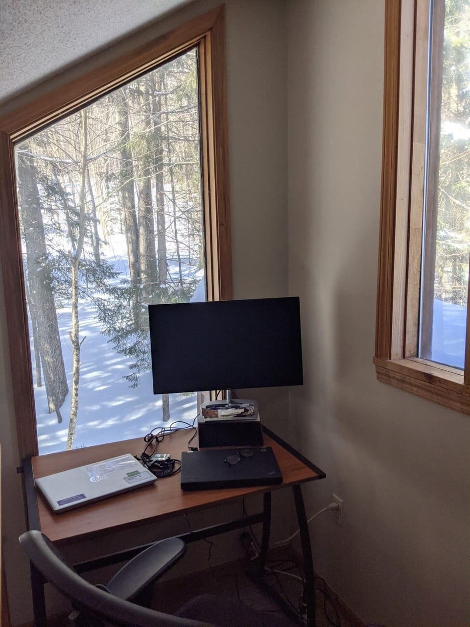  Cozy place to work . . . if you absolutely must!  (Monitor and Printer)