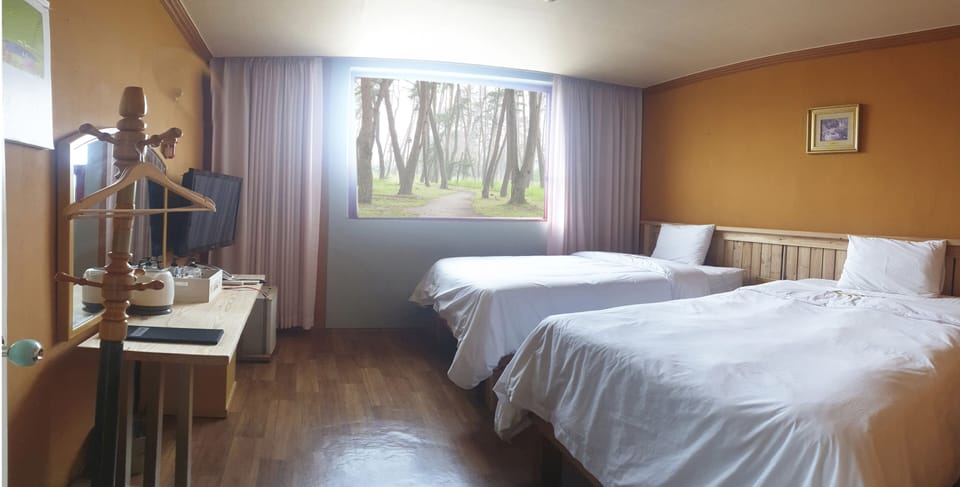 Basic Twin Room | Free WiFi, bed sheets