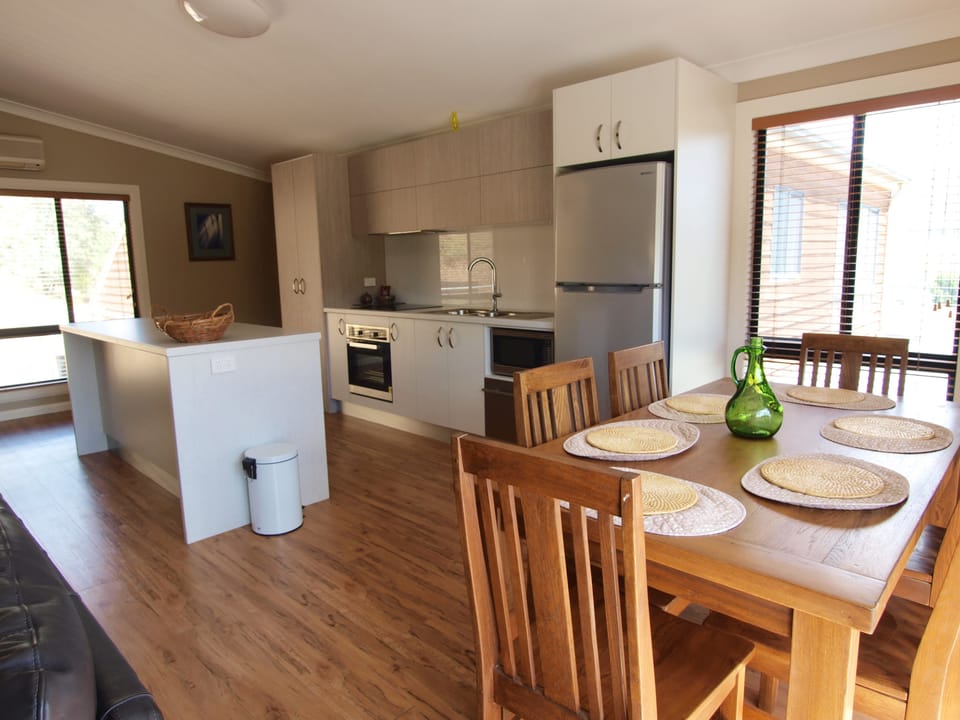Panoramic Apartment, 3 Bedrooms, Non Smoking | In-room dining