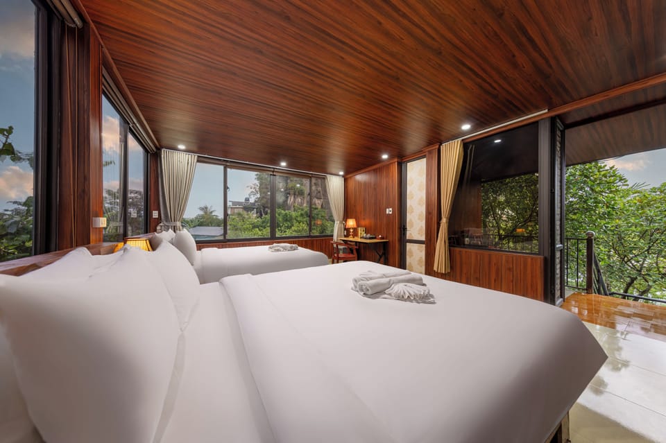 Family Quadruple Room, Pool View | Minibar, blackout drapes, free WiFi, bed sheets