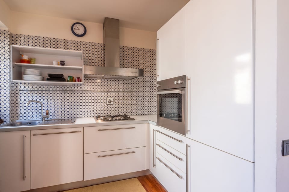Comfort Apartment, Multiple Beds, Non Smoking | Private kitchen | Fridge, microwave, oven, stovetop