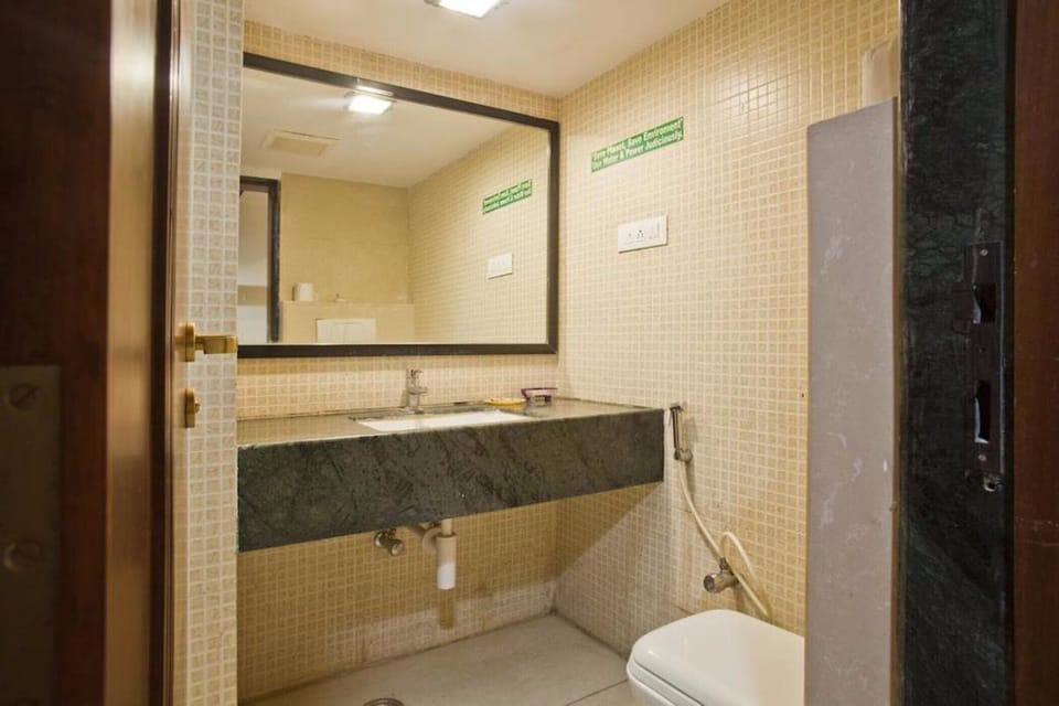 Minibar, in-room safe, desk, iron/ironing board