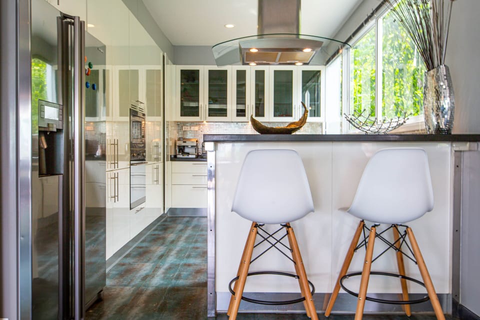 Beach Villa Phangan 5 Bedrooms | Private kitchen | Full-size fridge, microwave, stovetop, electric kettle