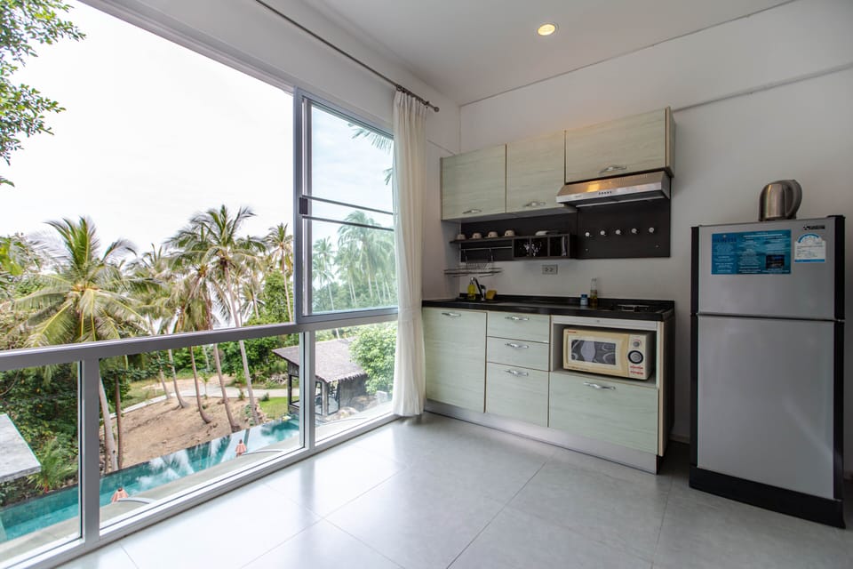 Padel Phangan Suite Sea View | Private kitchen | Full-size fridge, microwave, stovetop, electric kettle