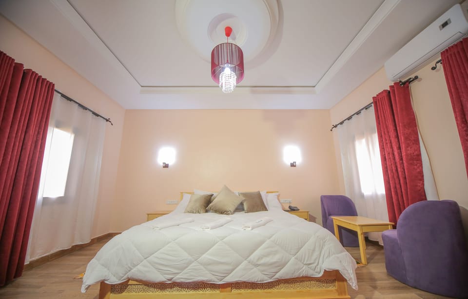 Junior Suite, 1 King Bed, Non Smoking | Egyptian cotton sheets, premium bedding, in-room safe, soundproofing