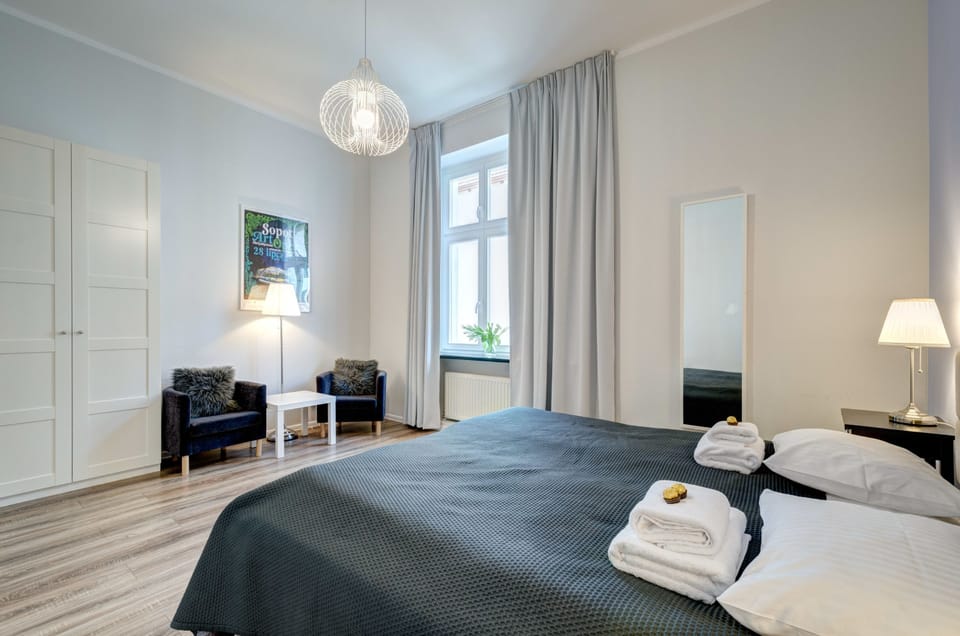 Deluxe Apartment (10 occupants ) | 3 bedrooms, premium bedding, individually decorated