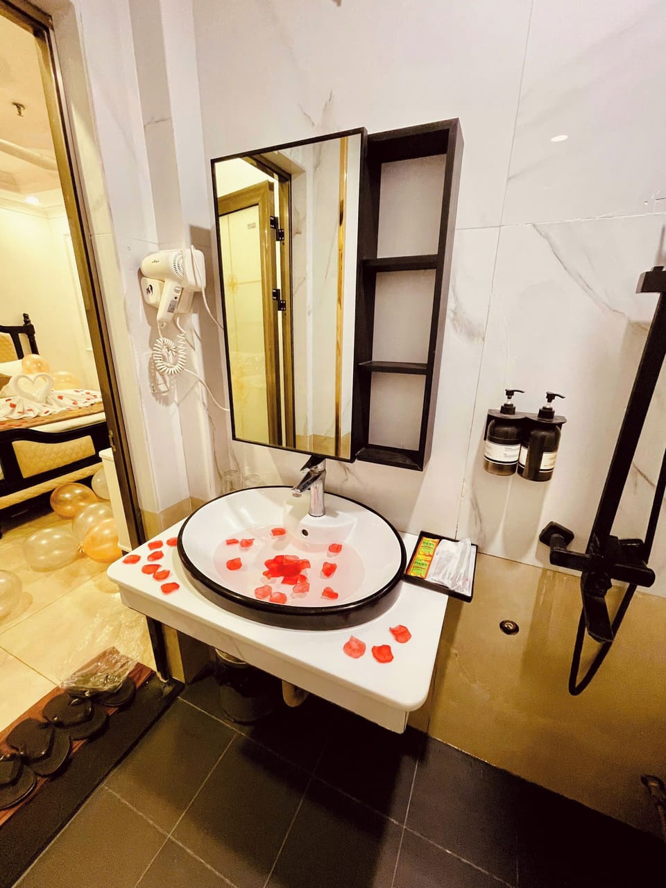 Superior Double Room, 1 Queen Bed | Bathroom | Shower, hydromassage showerhead, designer toiletries, hair dryer