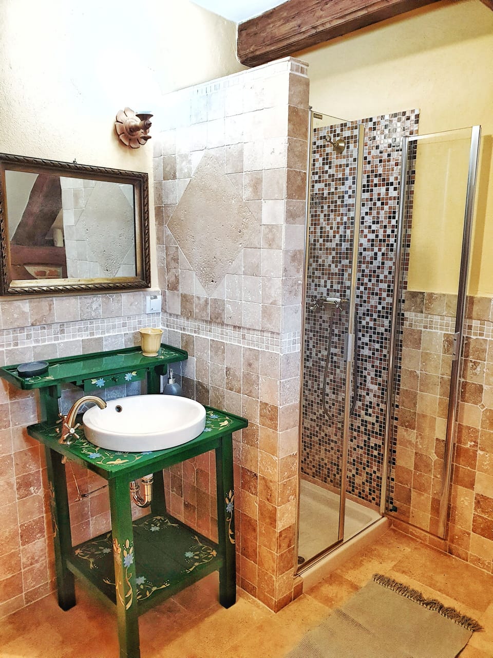 Standard Room | Bathroom | Free toiletries, hair dryer, slippers, towels