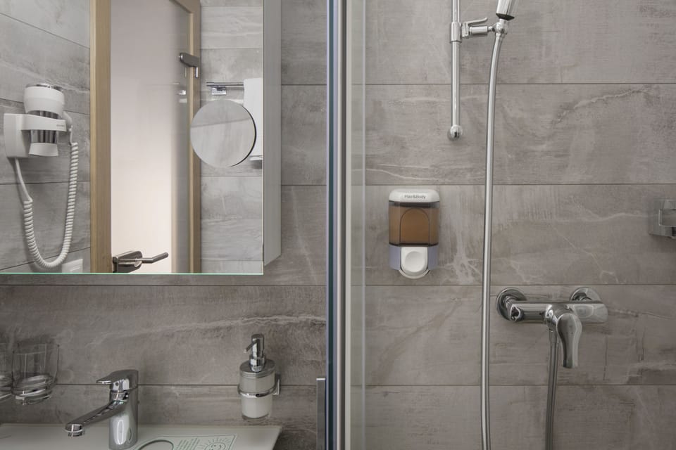 Shower, free toiletries, hair dryer, towels