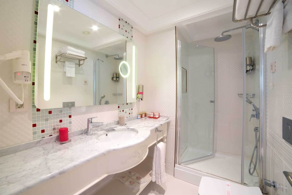 Family Room, 2 Bedrooms, Garden View | Bathroom | Shower, rainfall showerhead, free toiletries, hair dryer