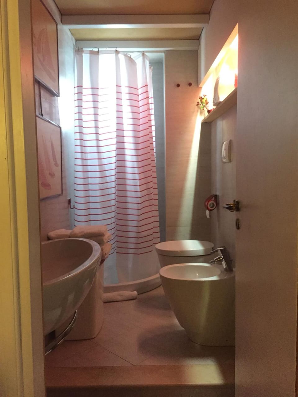 Superior Double Room | Bathroom | Shower, free toiletries, hair dryer, bidet