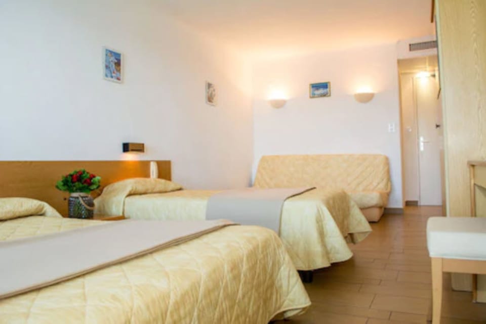 Family Room | In-room safe, free WiFi, bed sheets
