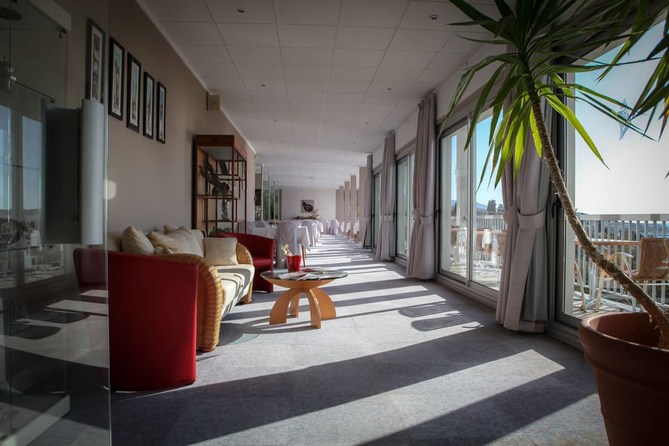 Daily buffet breakfast for a fee