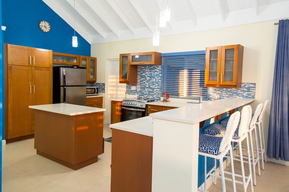 Family Villa, 3 Bedrooms, Garden View | Private kitchen | Coffee/tea maker, full-size fridge, microwave, oven