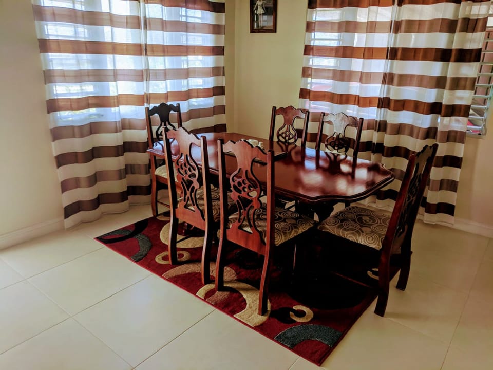 Family Villa, 3 Bedrooms, Garden View | In-room dining